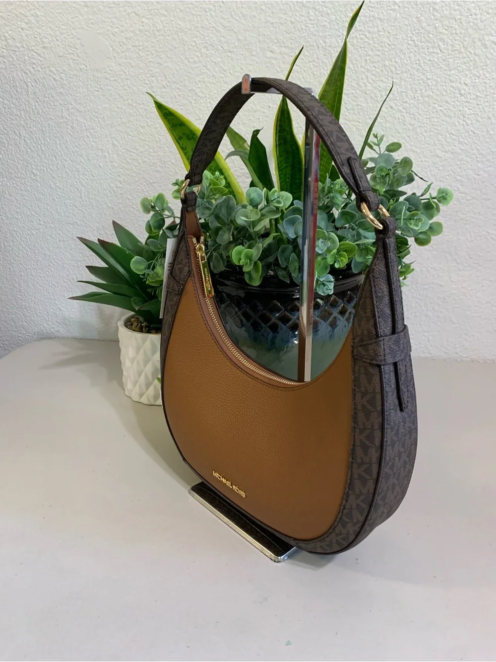 👜💕 Michael Kors Brown Crescent Shoulder Bag